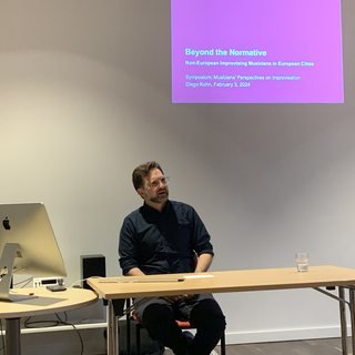 Diego Kohn presenting Beyond the Normative at Exploratorium Berlin